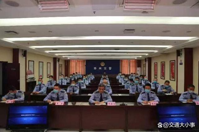 郑州交警十三支队举办“提高能力安全执法工作培训会”!